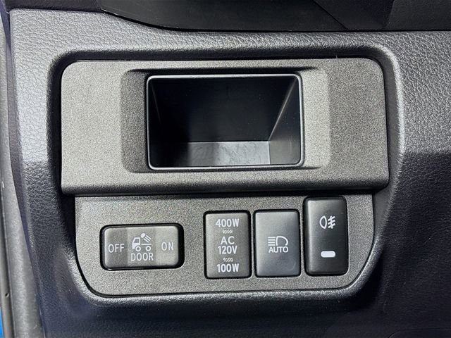 Used 2018 Toyota Tacoma TRD Sport image 11