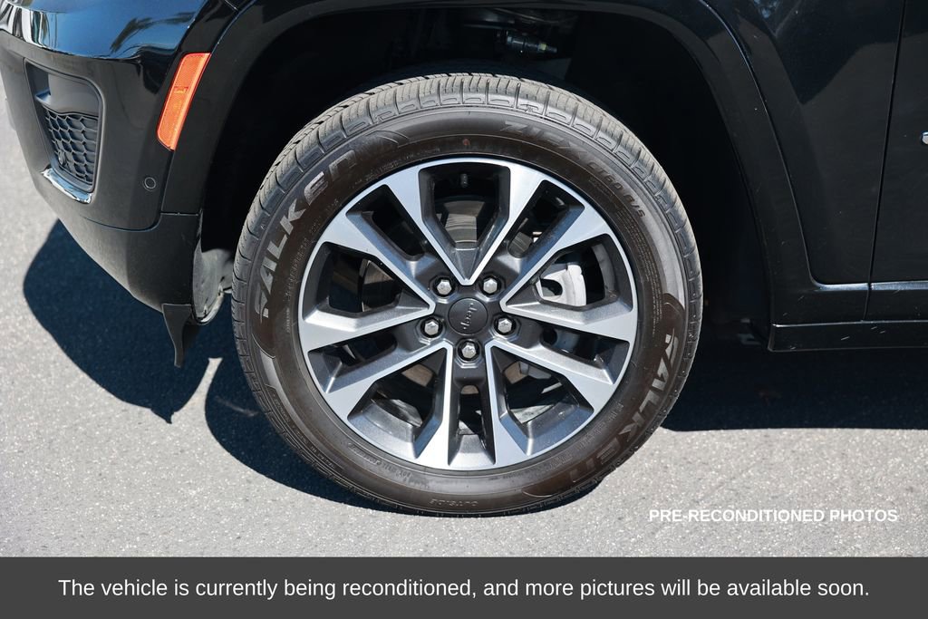 Used 2022 Jeep Grand Cherokee Overland image 12