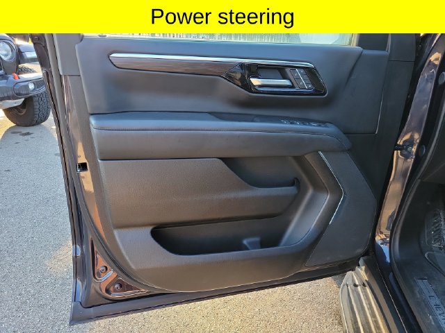 Used 2025 Chevrolet Suburban LT AWD/4WD image 21