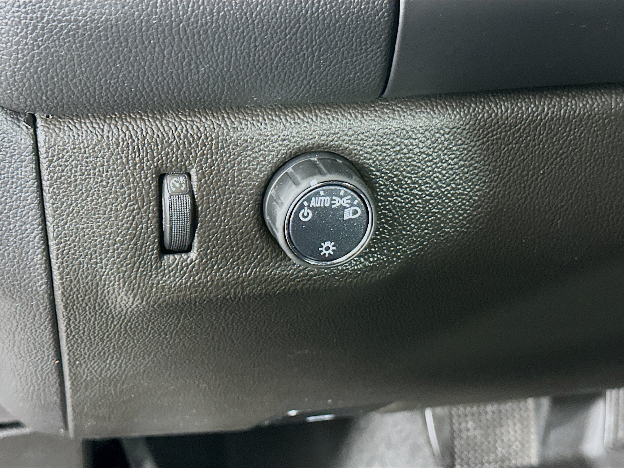 Used 2022 Chevrolet Colorado LT w/ Fleet Safety Package RWD image 16