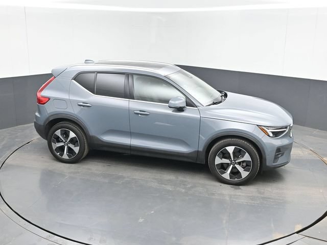 Used 2023 Volvo XC40 B4 Ultimate FWD image 28