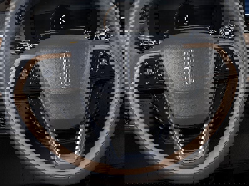 New 2023 Lincoln Corsair Reserve w/ Equipment Group 202A image 12