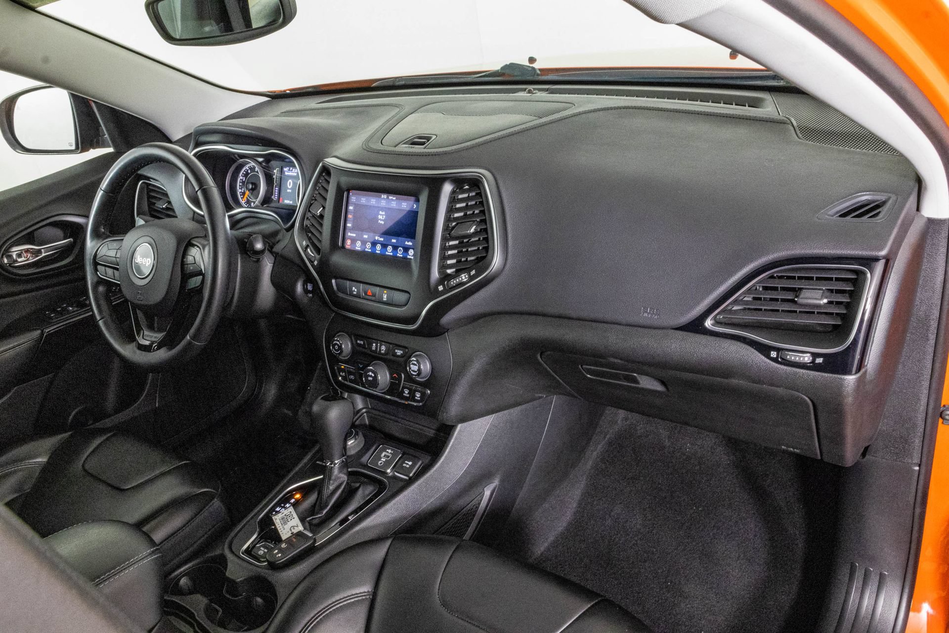 Used 2021 Jeep Cherokee Latitude Plus AWD/4WD image 45
