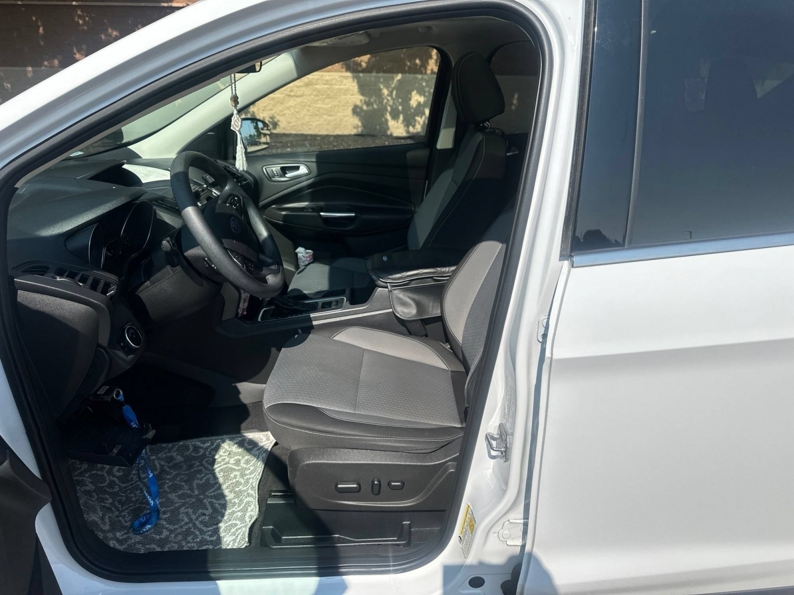 Used 2017 Ford Escape SE FWD image 4