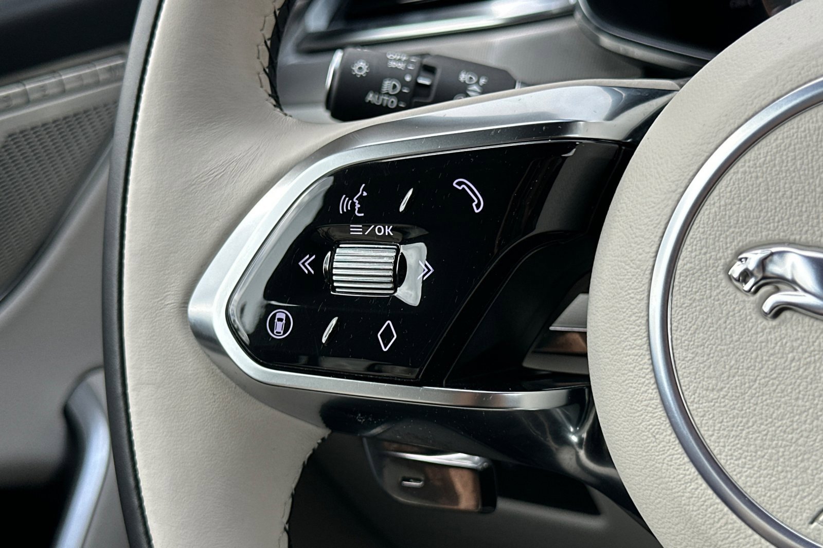 Used 2025 Jaguar F-PACE R-Dynamic S image 28