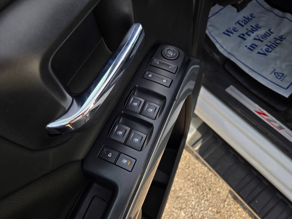 Used 2018 Chevrolet Silverado 1500 LT w/ All Star Edition AWD/4WD image 14