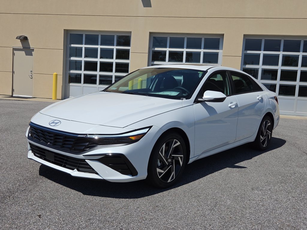 New 2026 Hyundai Elantra Limited FWD image 4