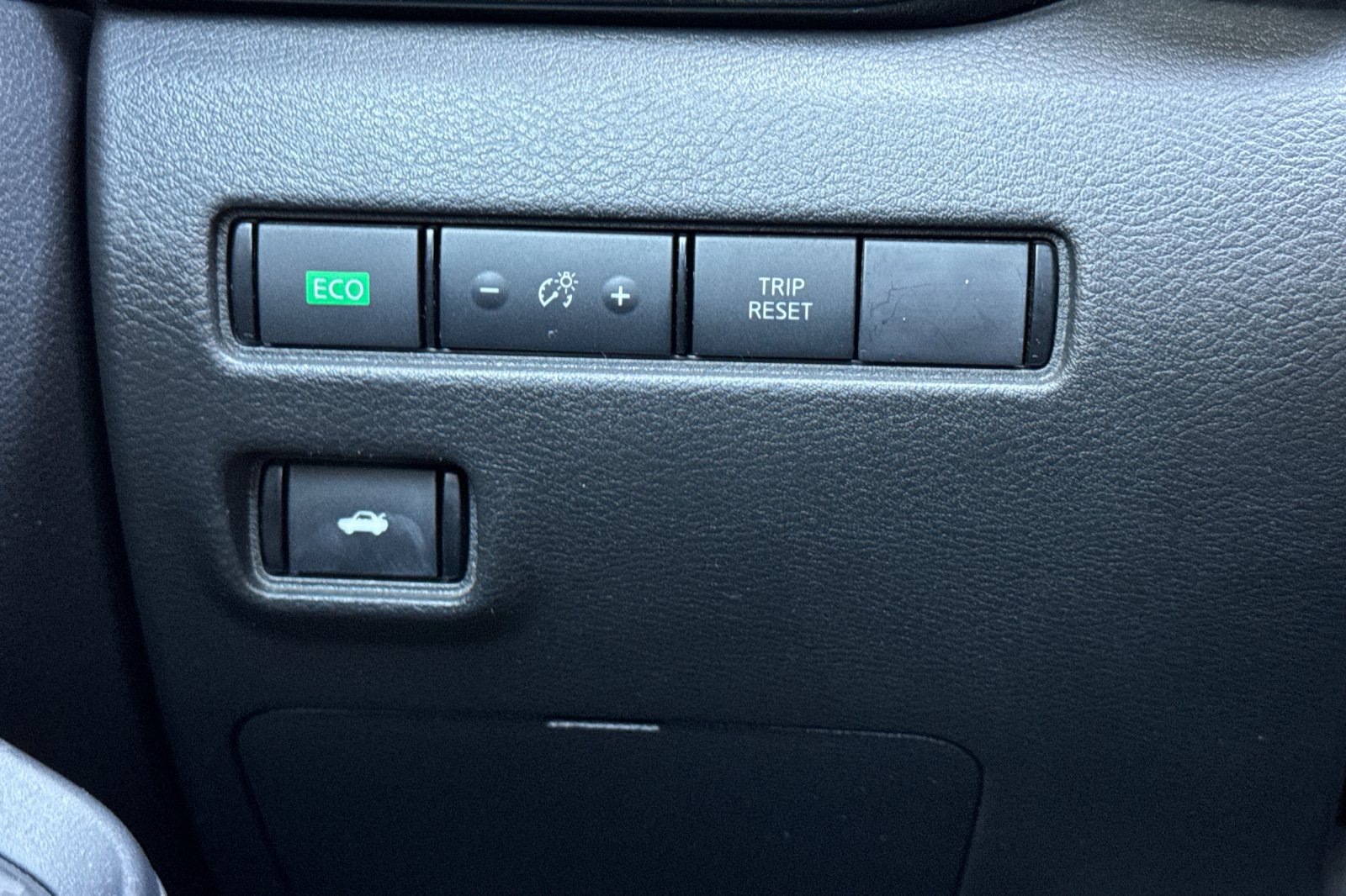 Used 2024 Nissan Sentra SV FWD image 28