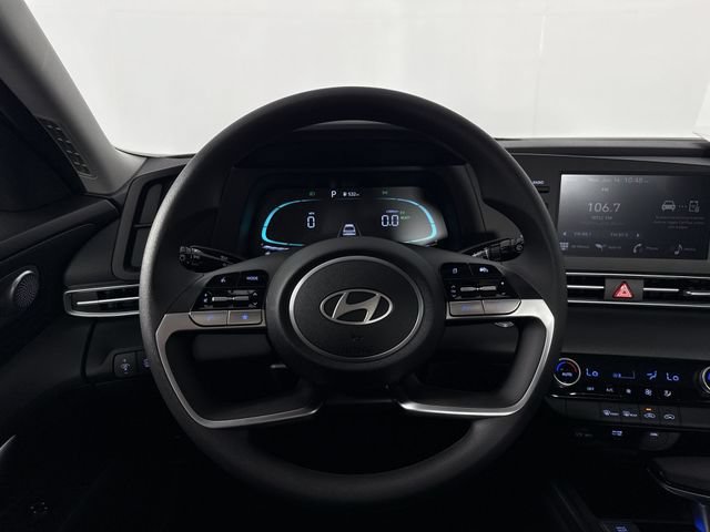 Used 2025 Hyundai Elantra Hybrid FWD image 31