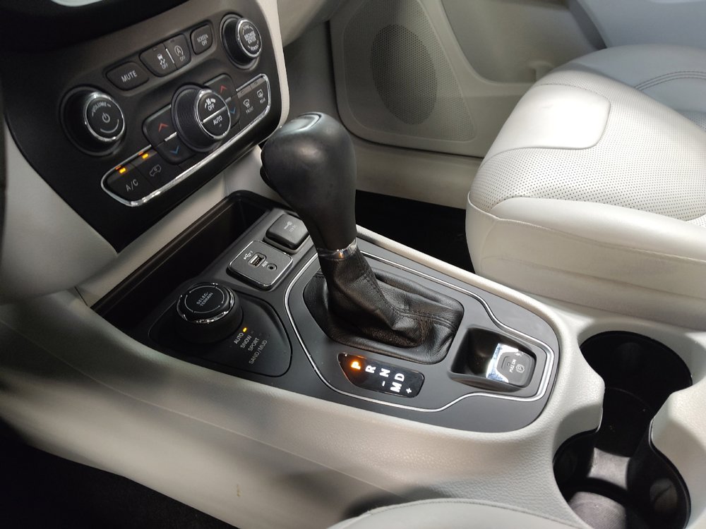 Used 2021 Jeep Cherokee Latitude Lux w/ Sun & Sound Group AWD/4WD image 26