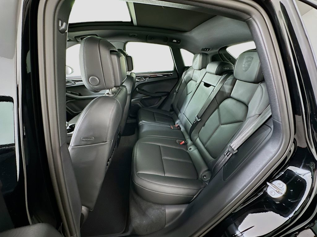 Certified 2026 Porsche Macan image 24