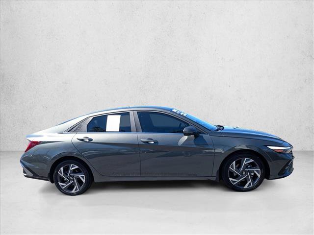 Used 2024 Hyundai Elantra Limited image 4