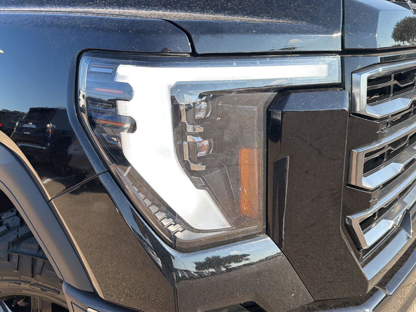 Used 2025 GMC Sierra 2500 AT4 w/ AT4 Premium Plus Package AWD/4WD image 10