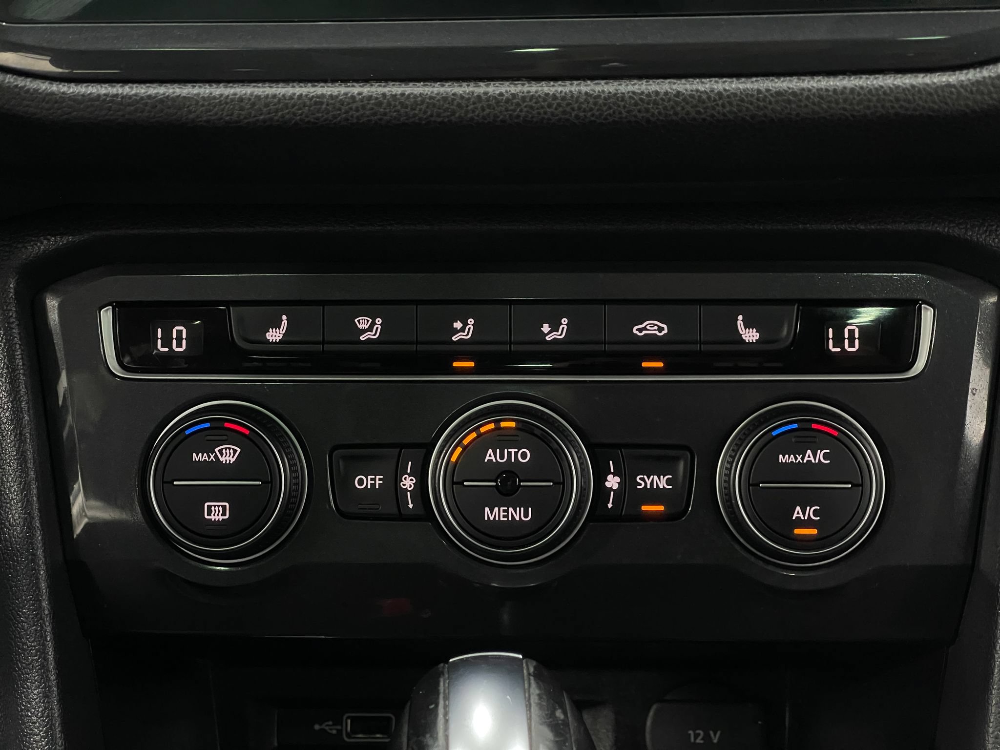 Used 2019 Volkswagen Tiguan SEL AWD/4WD image 24