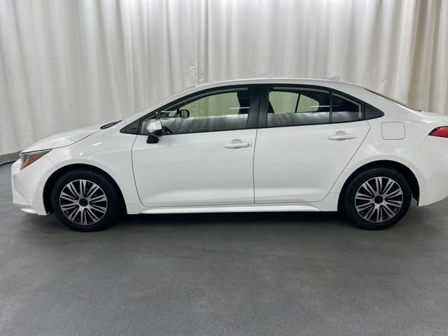 Used 2021 Toyota Corolla LE image 3