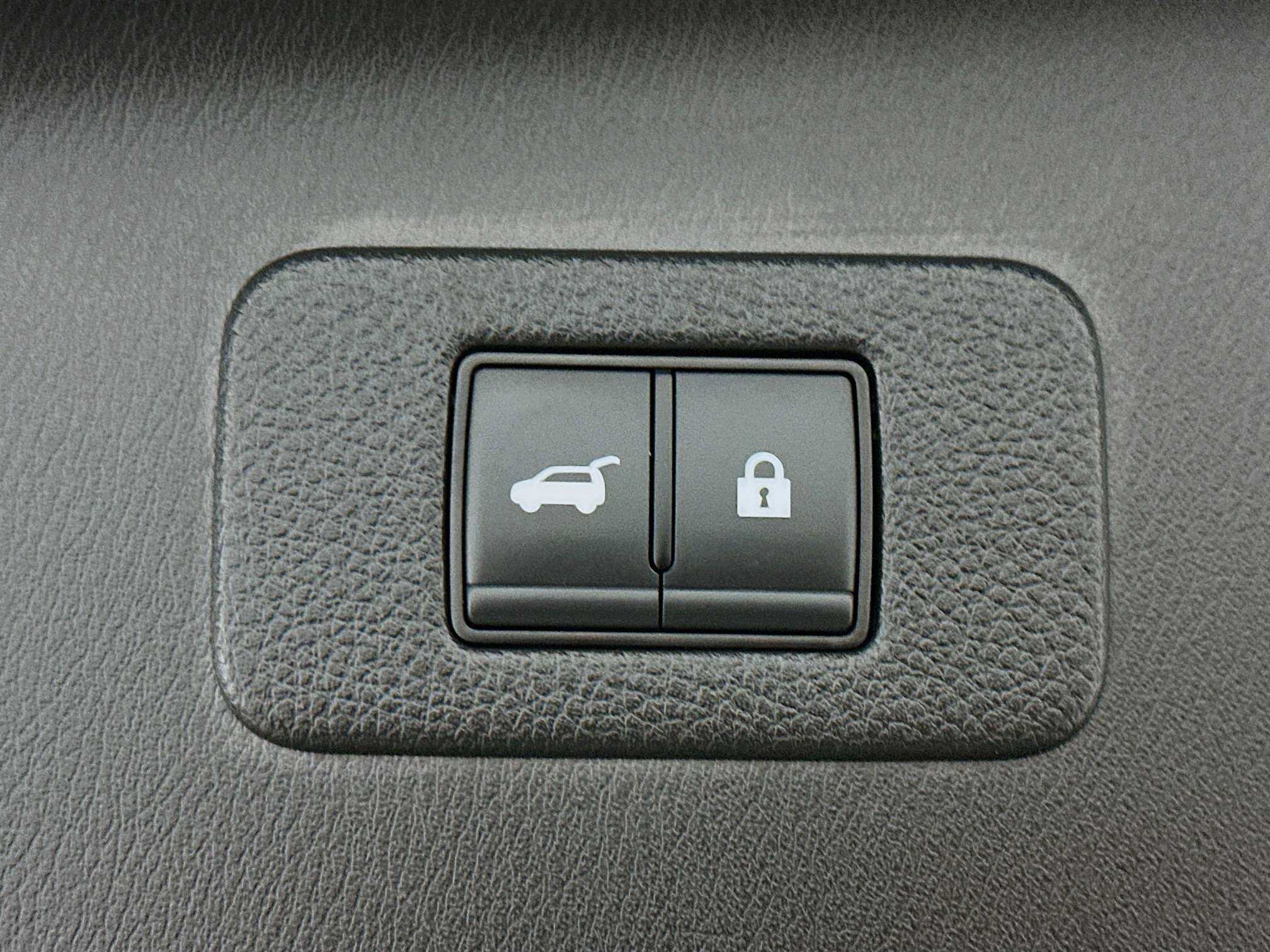 Used 2024 Nissan Armada SL image 33