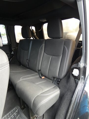 Used 2017 Jeep Wrangler Unlimited Sahara w/ Connectivity Group AWD/4WD image 39