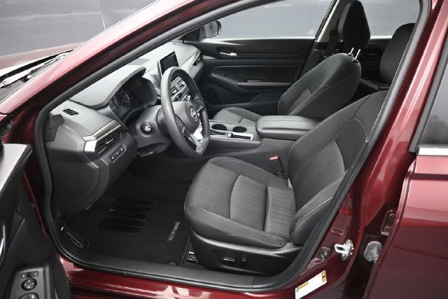 Used 2025 Nissan Altima 2.5 SV FWD image 26