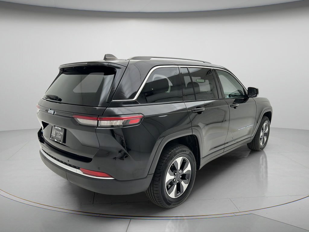Used 2023 Jeep Grand Cherokee 4WD 4xe image 3