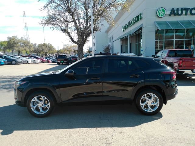 Used 2025 Chevrolet Trax LS w/ LS Convenience Package image 12