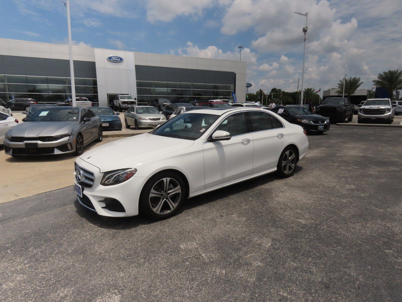 Used 2019 Mercedes-Benz E 300 image 2