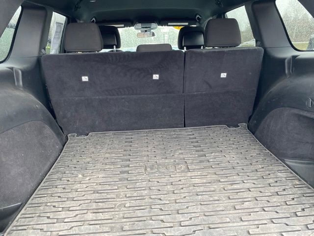 Used 2018 Jeep Grand Cherokee Laredo AWD/4WD image 23