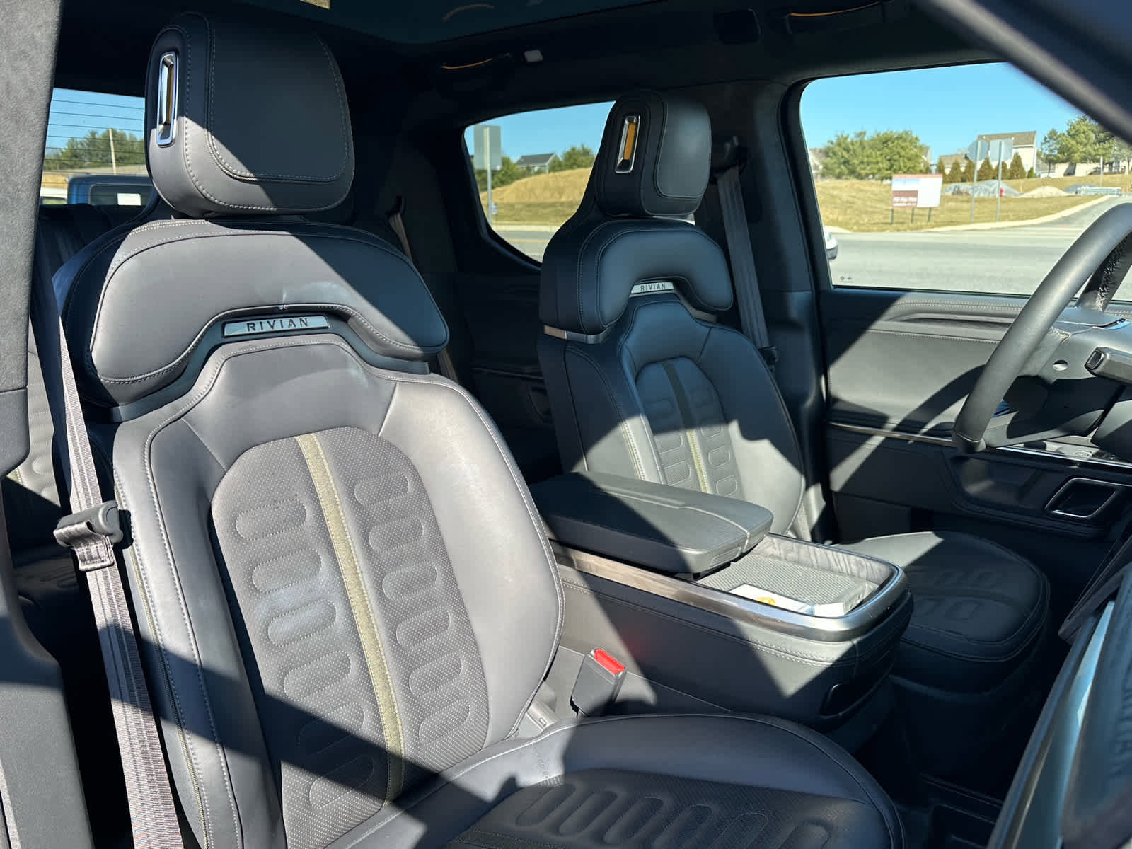 Used 2023 Rivian R1T Adventure image 18