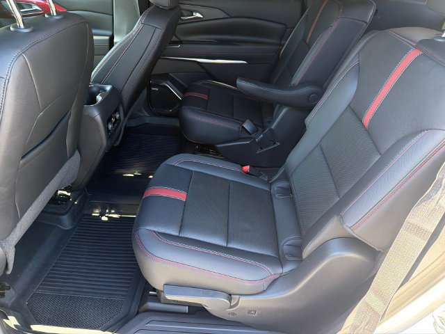 Used 2025 Chevrolet Traverse RS AWD/4WD image 22