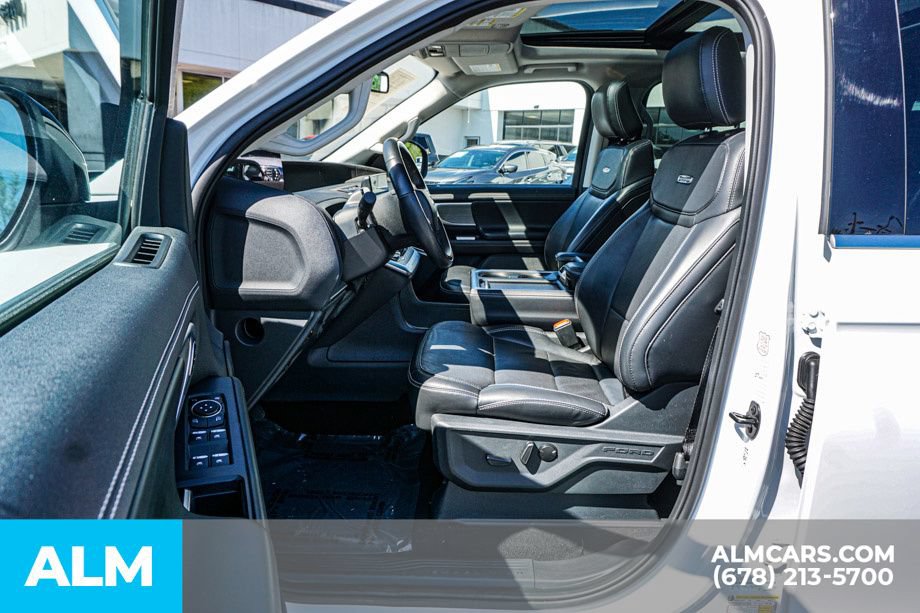 Used 2025 Ford Expedition Platinum AWD/4WD image 19