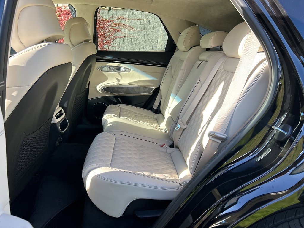 Certified 2025 Genesis GV70 3.5T Sport w/ Sport Advanced Package image 11