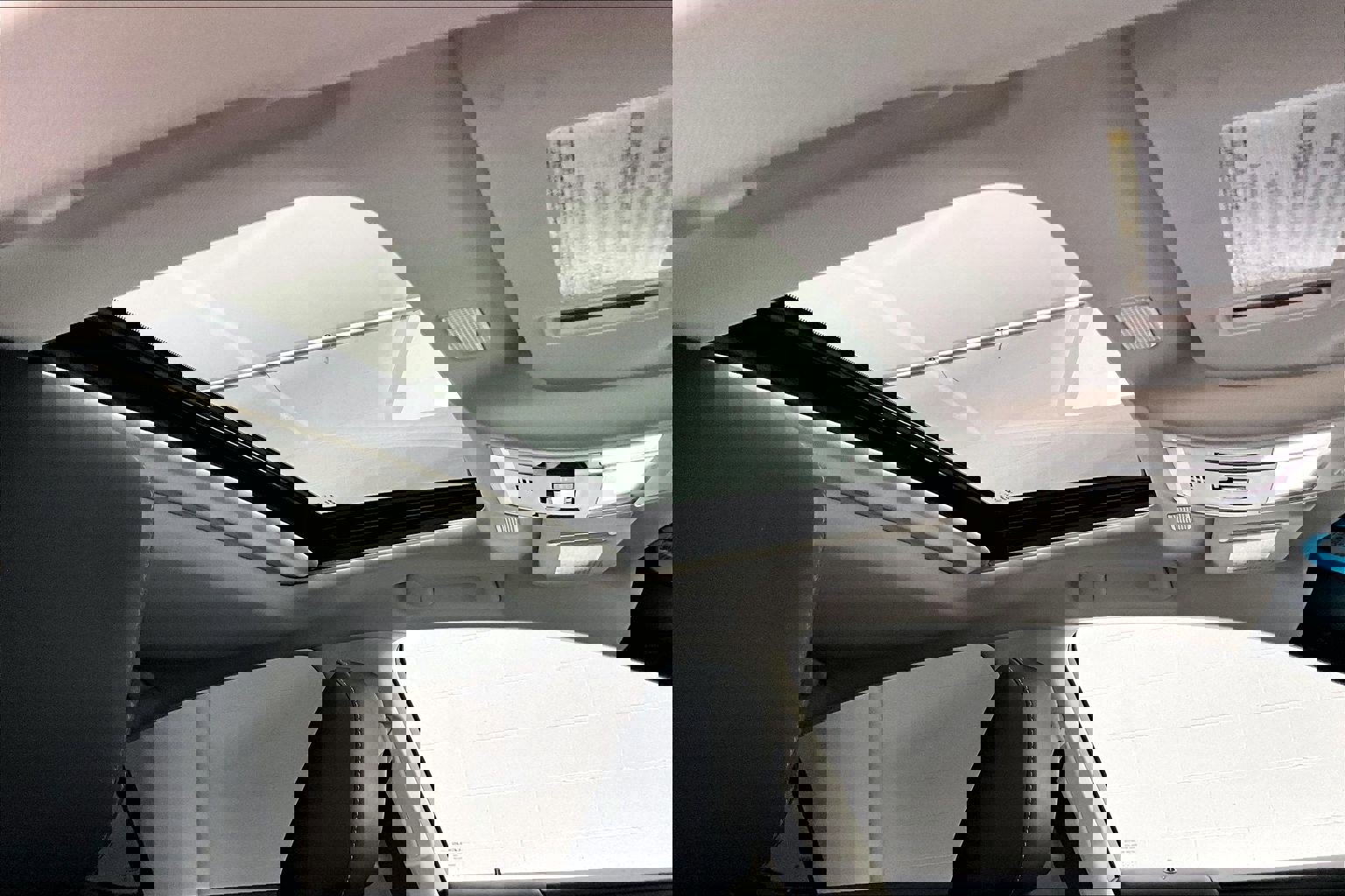 Used 2025 Lexus ES 300h w/ Premium Package image 27