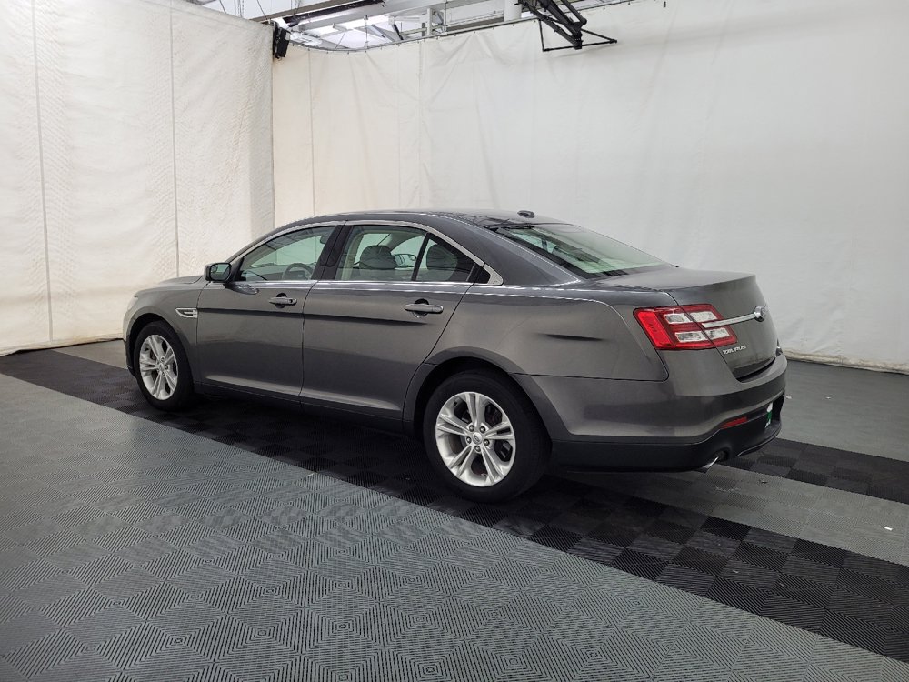 Used 2017 Ford Taurus SE FWD image 3