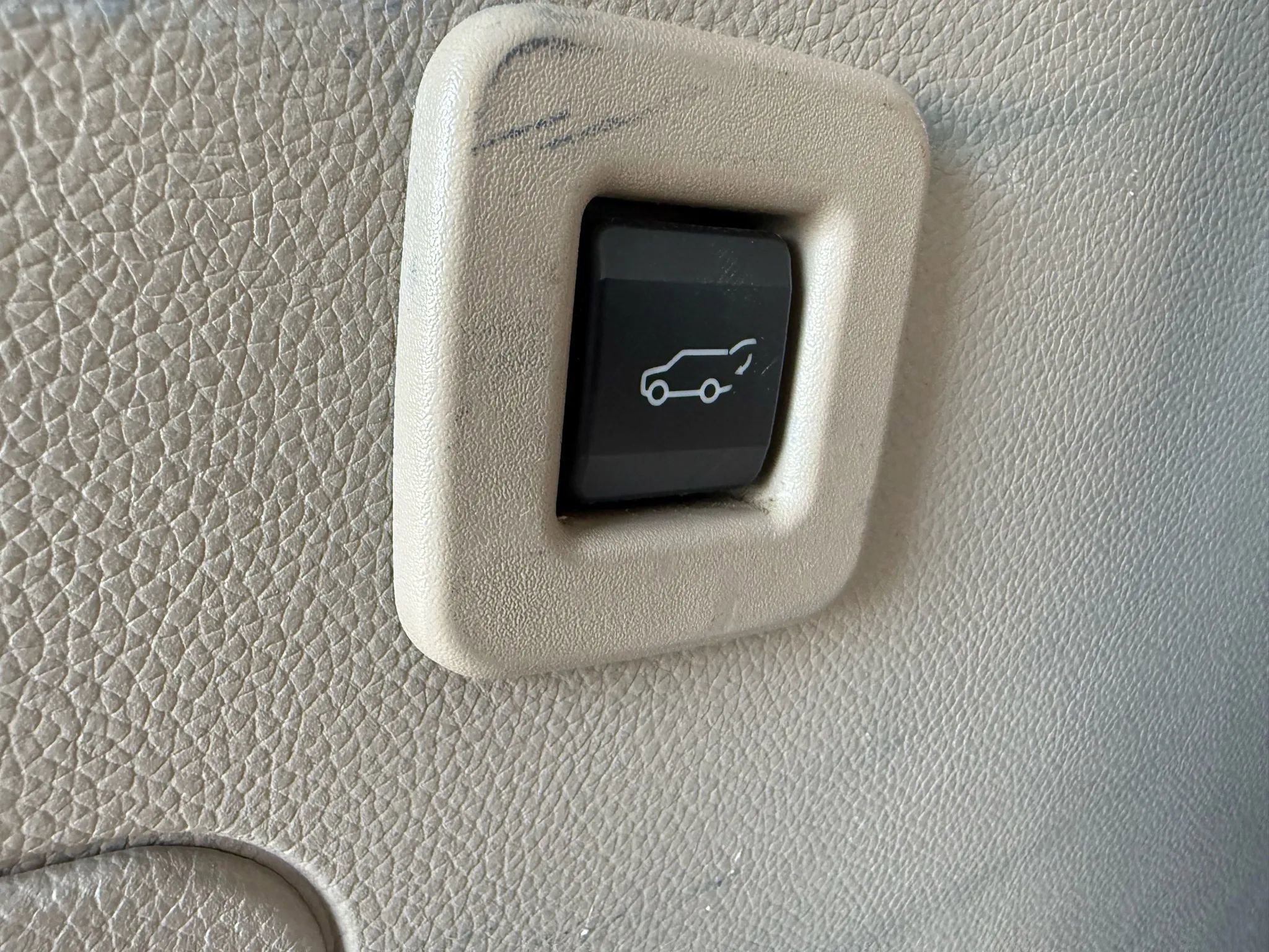 Used 2016 Lincoln Navigator Select image 25