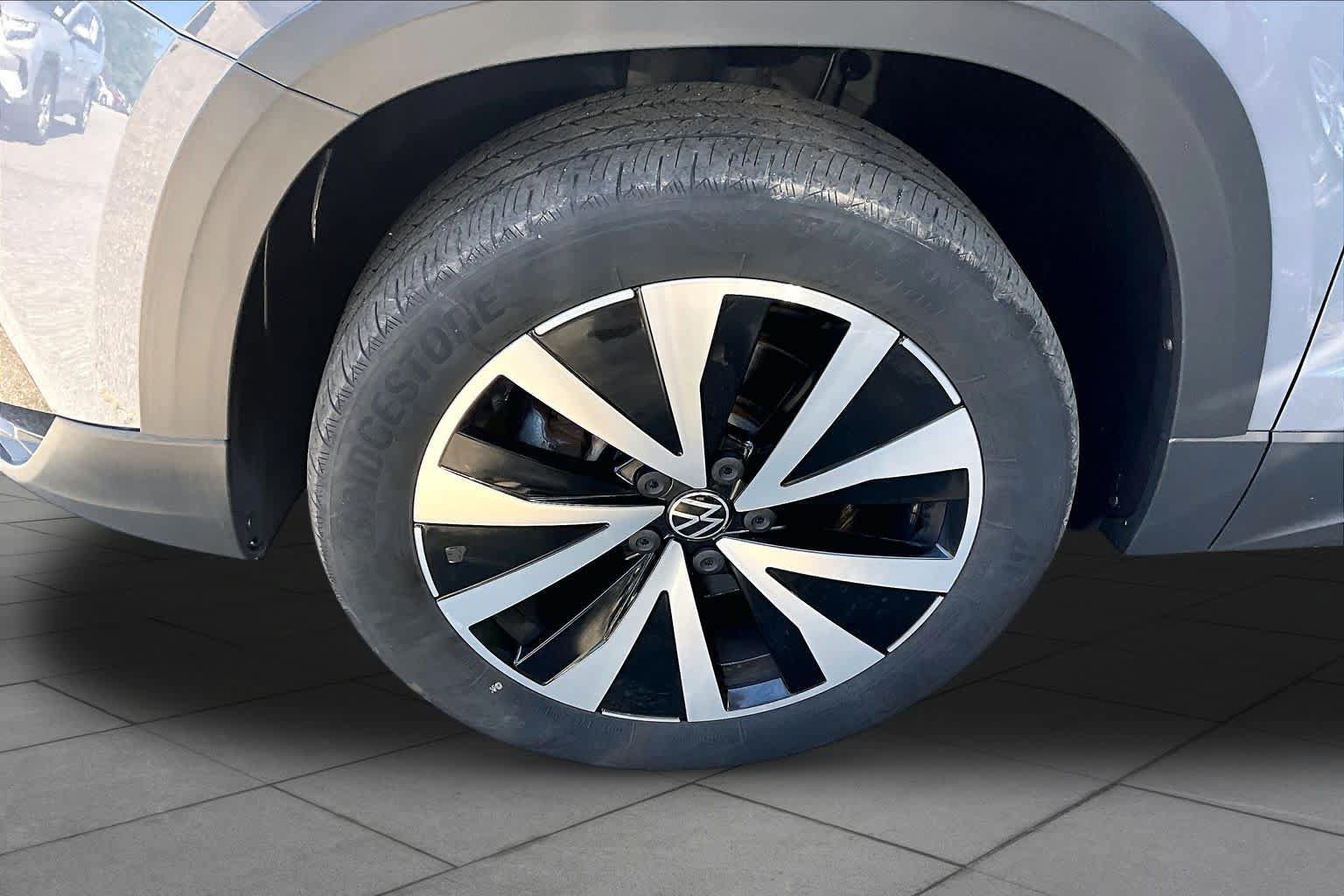 Used 2023 Volkswagen Taos SE AWD/4WD image 11