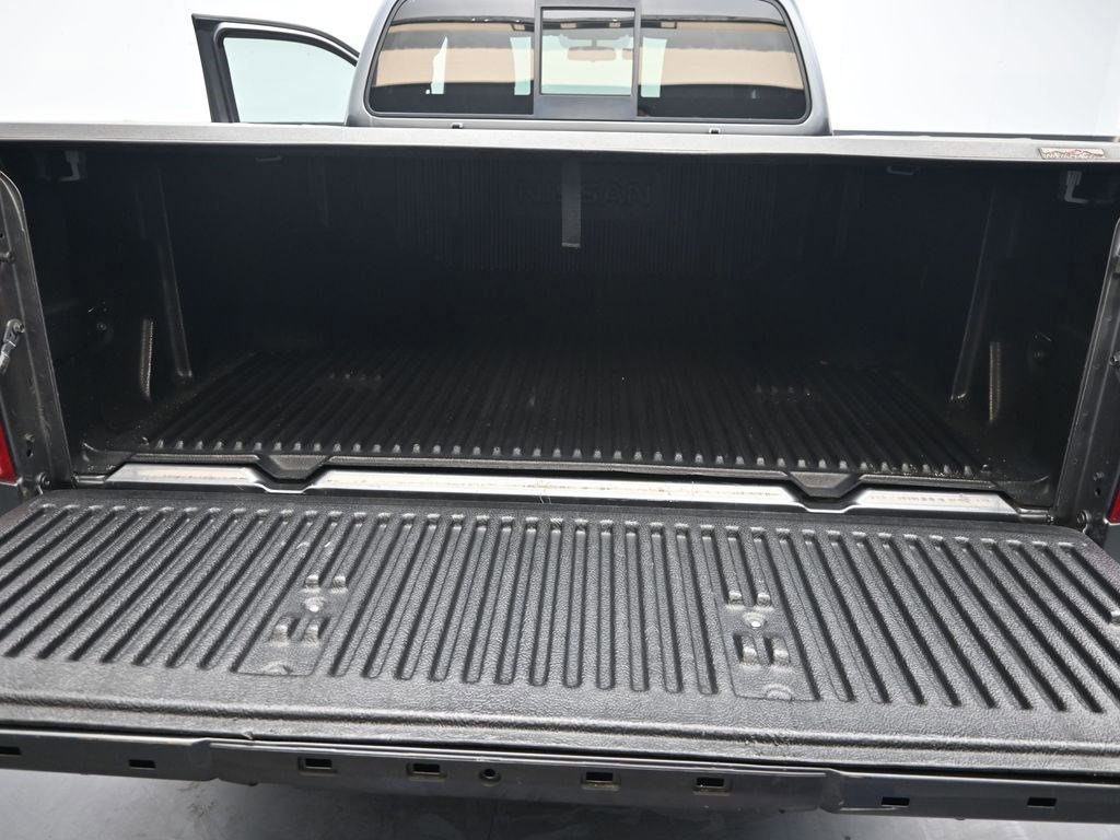 Used 2018 Nissan Frontier SV image 11