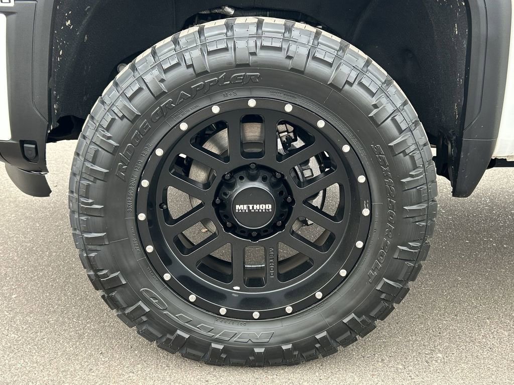 Used 2024 GMC Sierra 2500 AT4 w/ Technology Package AWD/4WD image 32