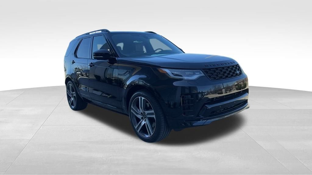 New 2024 Land Rover Discovery Dynamic SE image 3