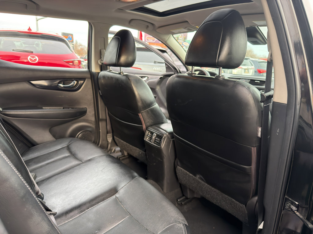 Used 2018 Nissan Rogue Sport SL w/ SL Premium Package image 14