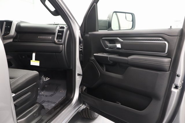 New 2026 RAM 1500 4x4 Crew Cab image 13