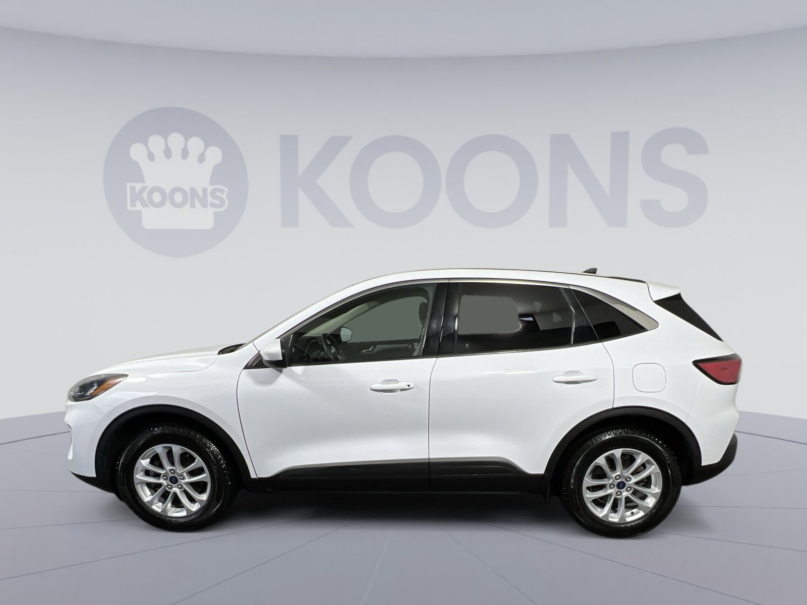 Used 2020 Ford Escape SE image 2