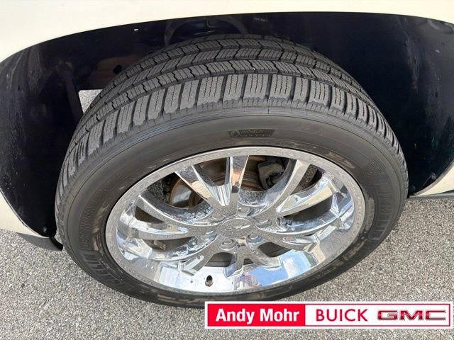 Used 2013 Chevrolet Avalanche LTZ RWD image 15