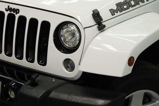 Used 2017 Jeep Wrangler Unlimited Sahara AWD/4WD image 2