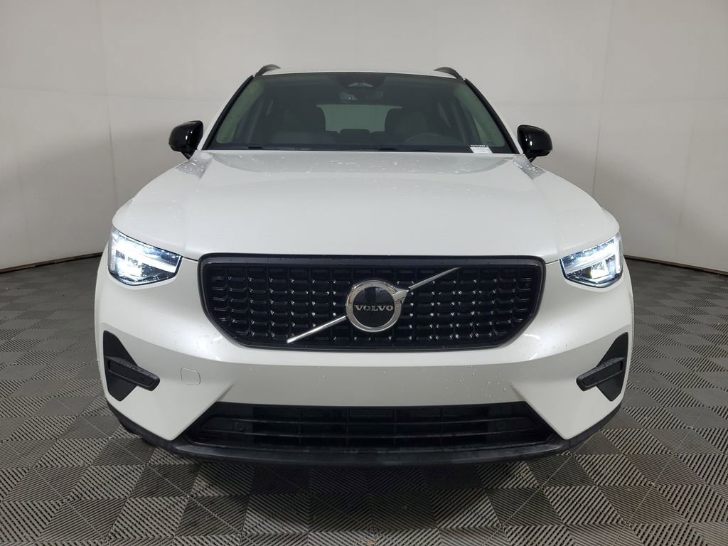 Certified 2026 Volvo XC40 B5 Core w/ Climate Package image 2