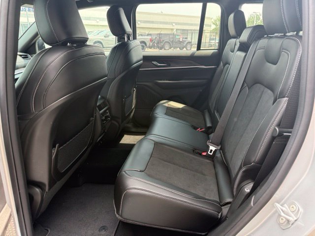 New 2026 Jeep Grand Cherokee Altitude AWD/4WD image 8
