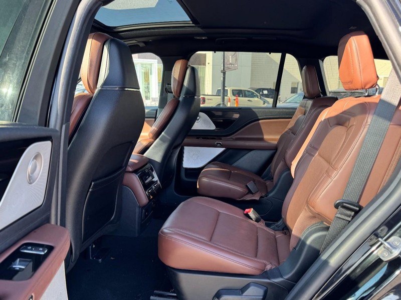 Certified 2025 Lincoln Aviator Reserve w/ Equipment Group 201A image 12