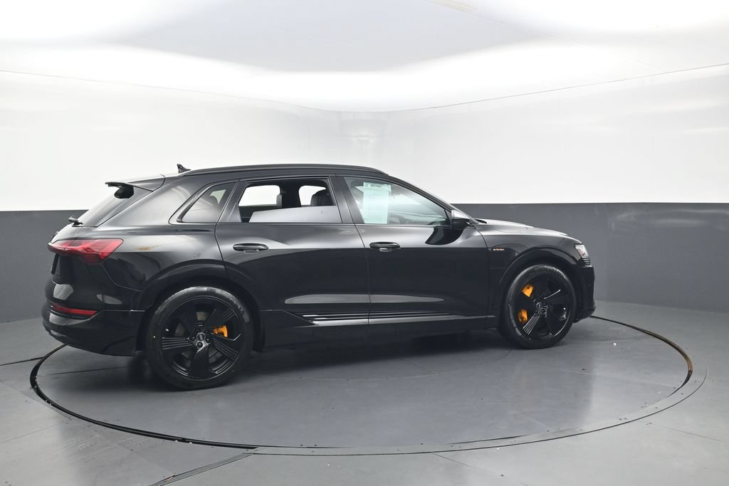 Used 2022 Audi e-tron Premium Plus w/ Premium Plus Package AWD/4WD image 8