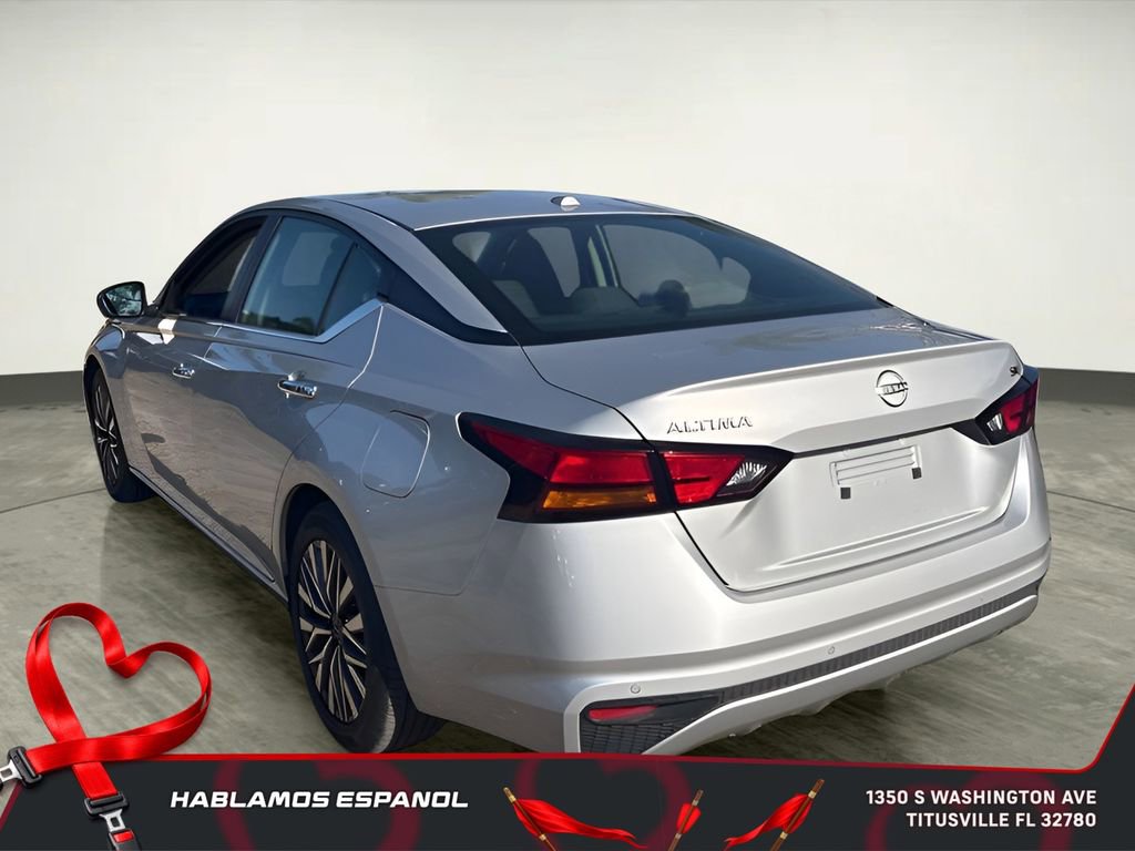 Used 2024 Nissan Altima 2.5 SV image 3