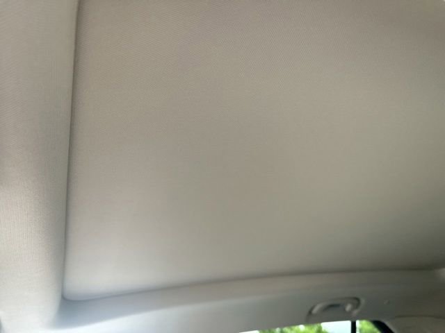 Used 2022 Buick Envision Essence w/ Technology Package I FWD image 6