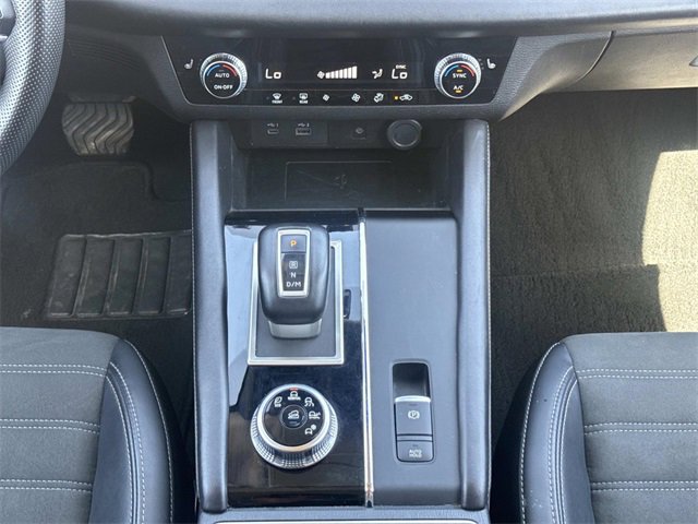 Used 2024 Mitsubishi Outlander SE image 15