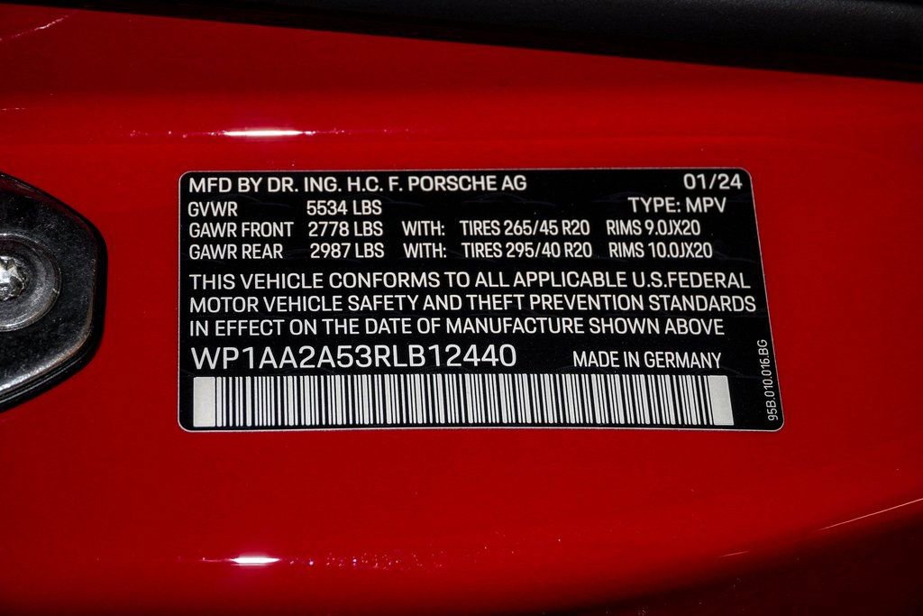 Certified 2024 Porsche Macan w/ Premium Plus Package image 29